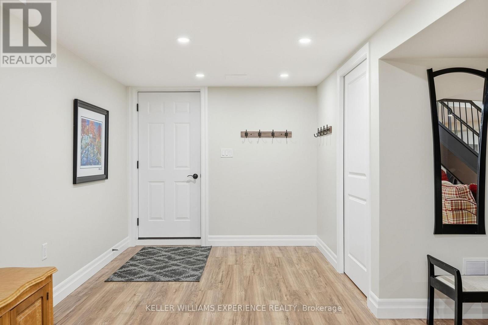 68 Kempenfelt Drive, Barrie, Ontario  L4M 1C1 - Photo 44 - S12753032