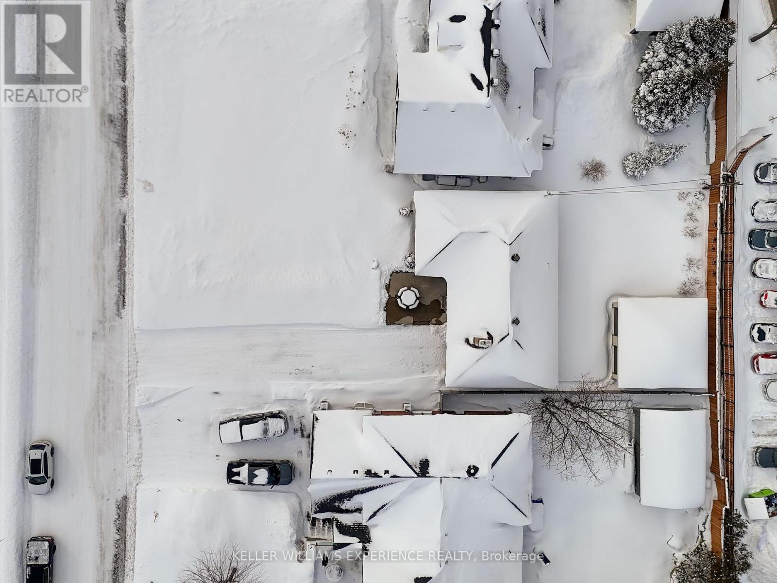 68 Kempenfelt Drive, Barrie, Ontario  L4M 1C1 - Photo 5 - S12753032