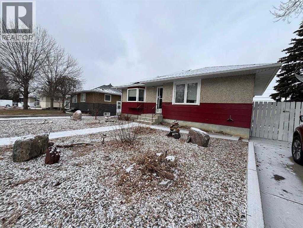 2407 5 Avenue N, Lethbridge, Alberta  T1H 0N8 - Photo 2 - A2280362