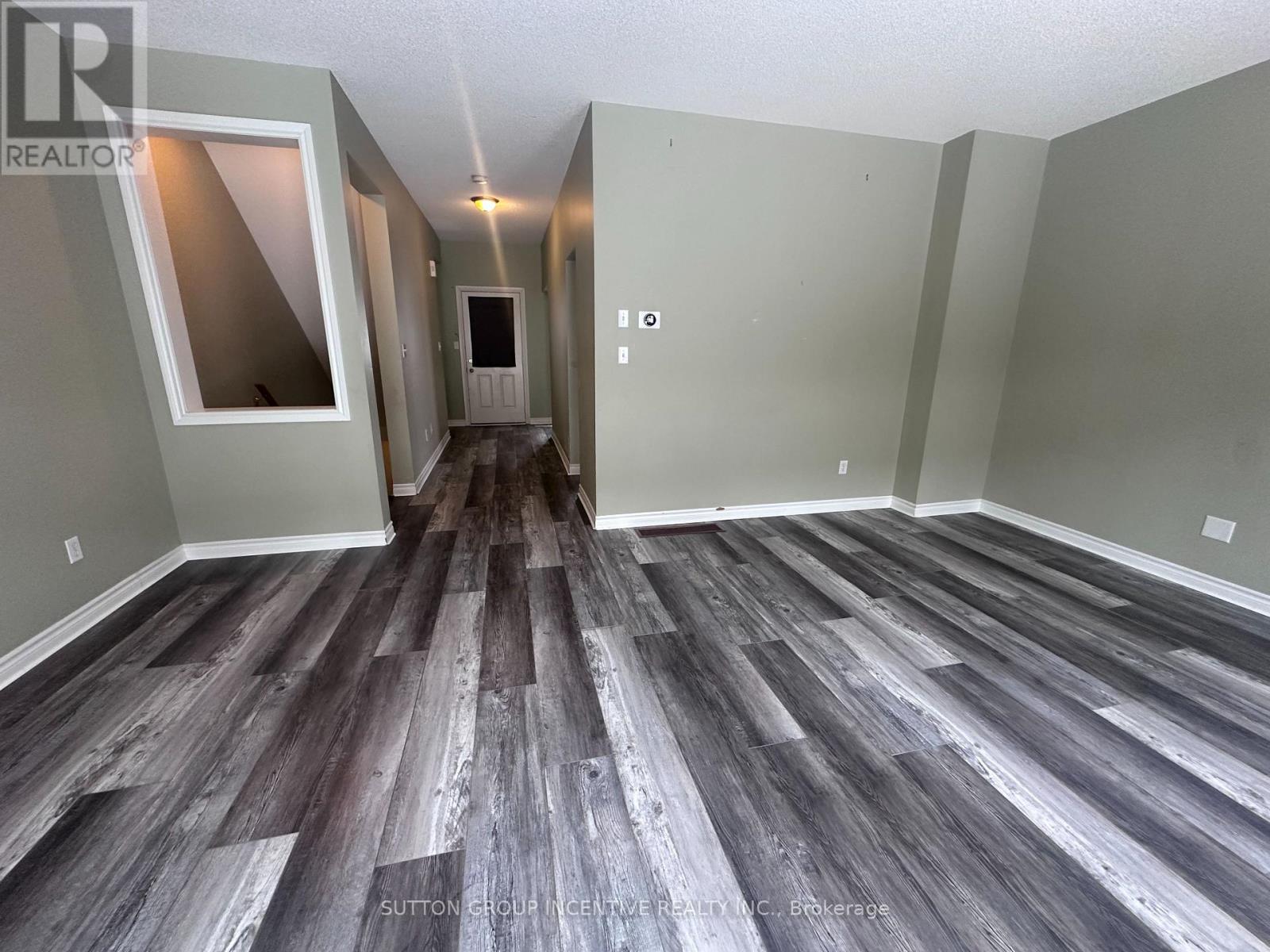 175 Stanley Street, Barrie, Ontario  L4M 0G2 - Photo 4 - S12752498