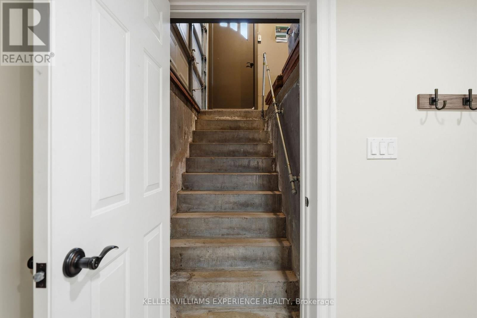 68 Kempenfelt Drive, Barrie, Ontario  L4M 1C1 - Photo 45 - S12753032