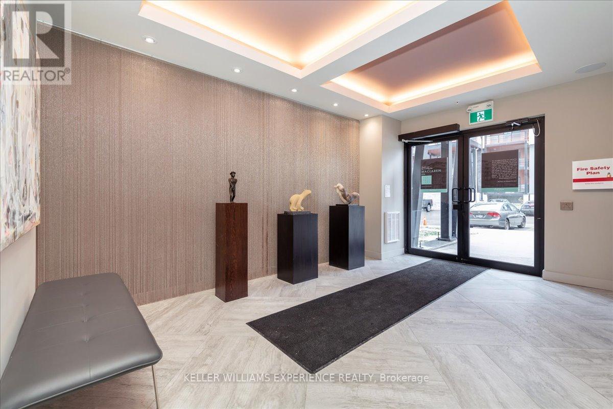 404 - 300 Essa Road, Barrie, Ontario  L4N 9Y4 - Photo 2 - S12757270