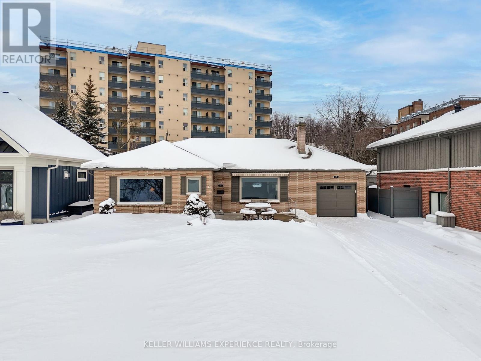 68 Kempenfelt Drive, Barrie, Ontario  L4M 1C1 - Photo 6 - S12753032