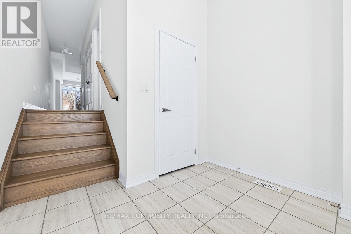 2839 Albatross Way, Pickering, Ontario  L1X 0P6 - Photo 2 - E12759102