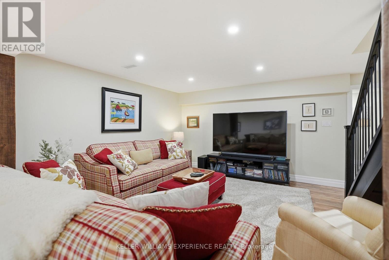 68 Kempenfelt Drive, Barrie, Ontario  L4M 1C1 - Photo 35 - S12753032