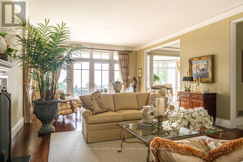 6 Ennisclare Drive W, Oakville, Ontario  L6J 4N2 - Photo 11 - W12300774