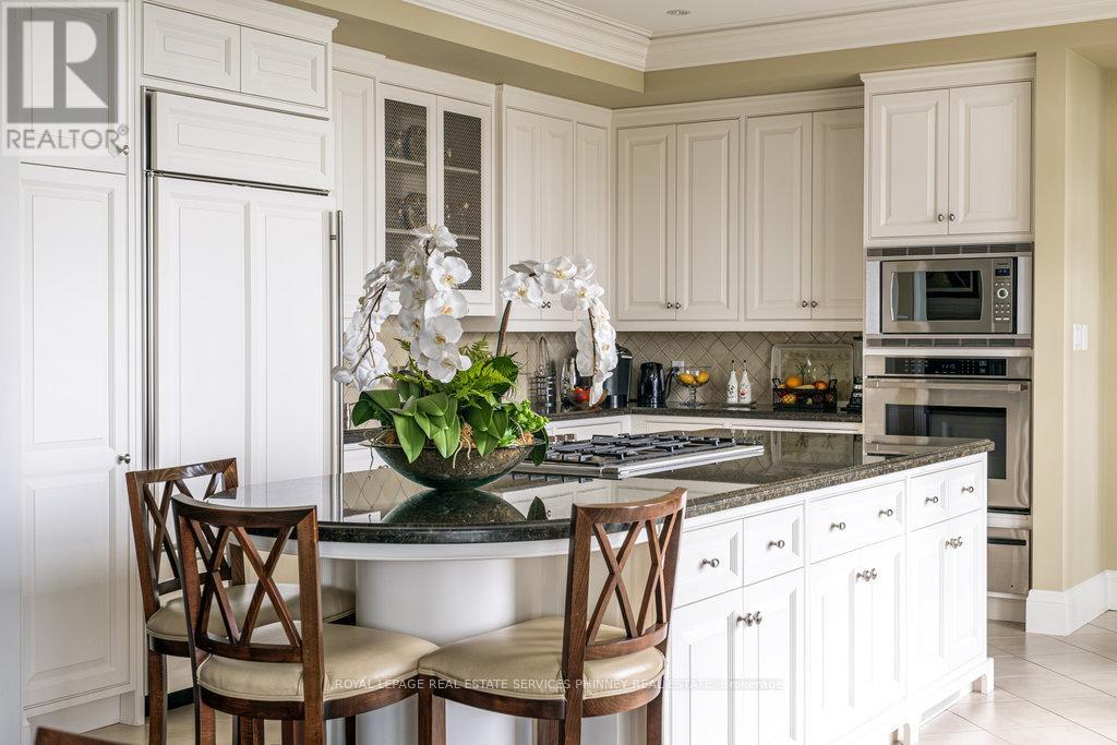 6 Ennisclare Drive W, Oakville, Ontario  L6J 4N2 - Photo 17 - W12300774