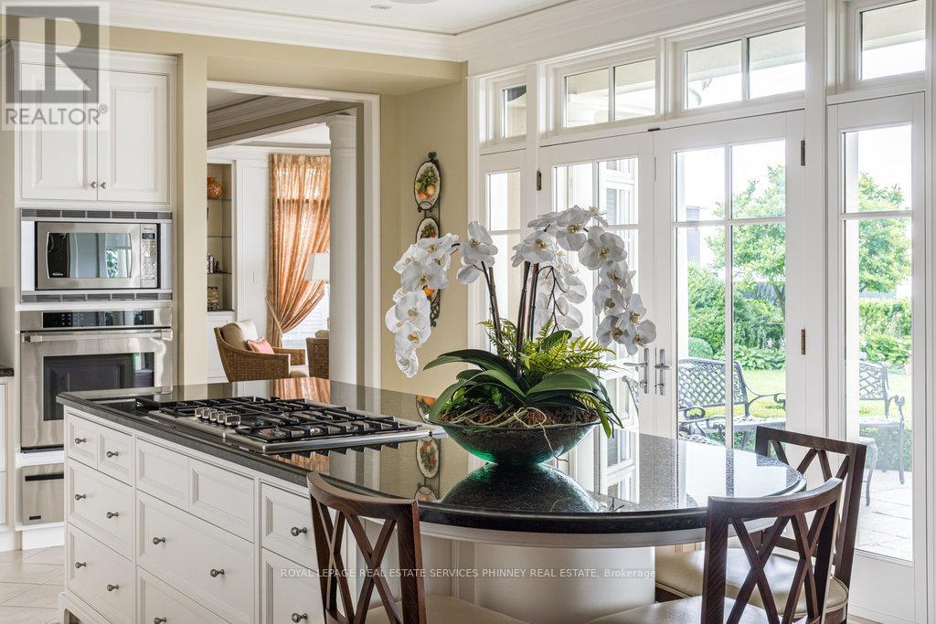 6 Ennisclare Drive W, Oakville, Ontario  L6J 4N2 - Photo 18 - W12300774