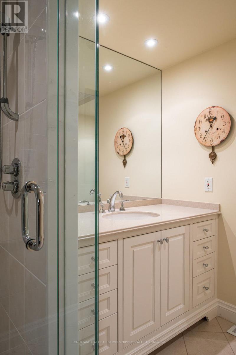 6 Ennisclare Drive W, Oakville, Ontario  L6J 4N2 - Photo 24 - W12300774