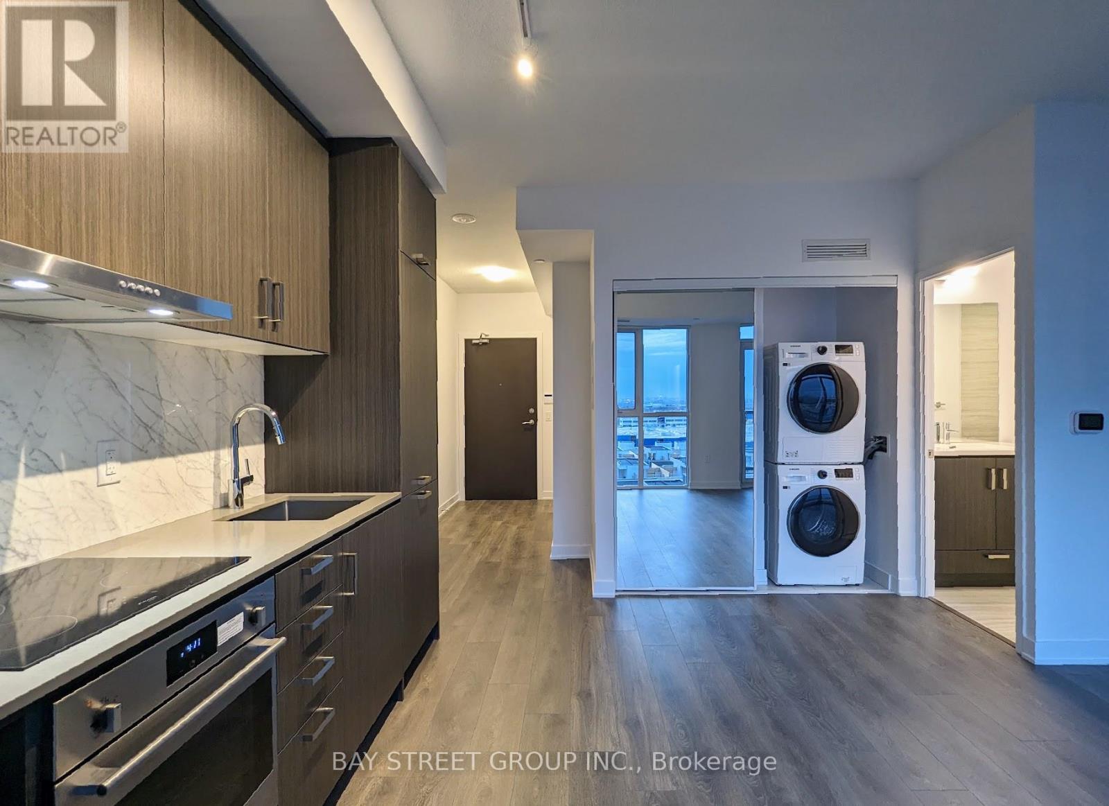 806 - 60 Honeycrisp Crescent, Vaughan, Ontario  L4K 0N5 - Photo 2 - N12759140