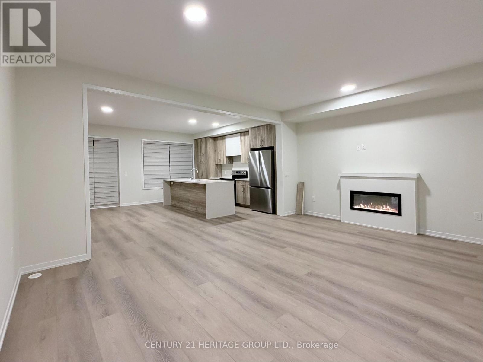 10 Helmkay Avenue, Richmond Hill, Ontario  L4E 1P4 - Photo 2 - N12759166