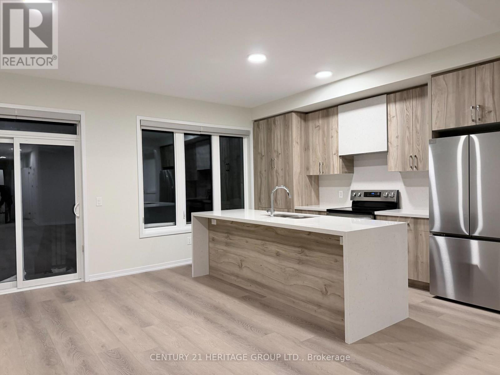 10 Helmkay Avenue, Richmond Hill, Ontario  L4E 1P4 - Photo 3 - N12759166