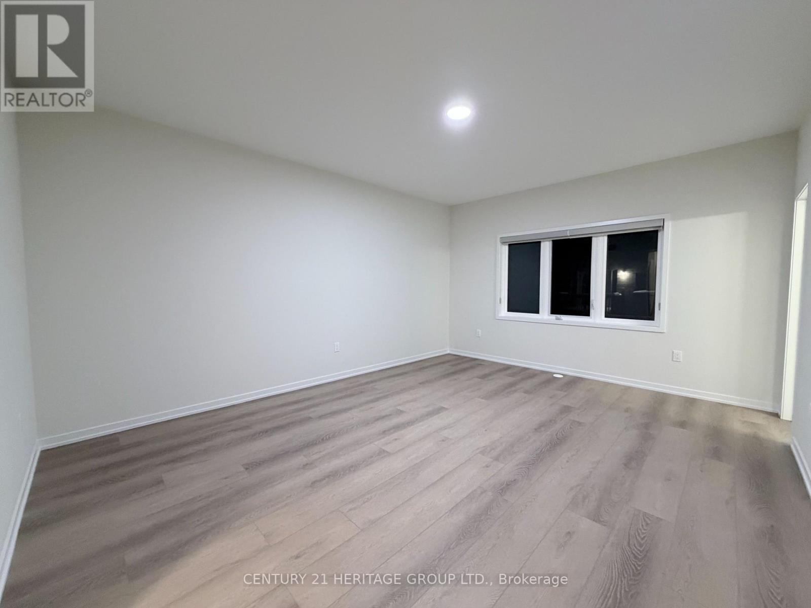 10 Helmkay Avenue, Richmond Hill, Ontario  L4E 1P4 - Photo 7 - N12759166