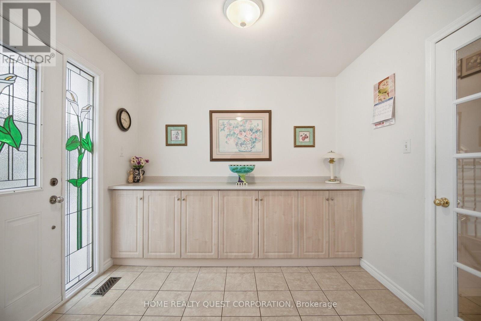 6330 Lorca Crescent, Mississauga (Meadowvale), Ontario  L5N 2J4 - Photo 10 - W12752554