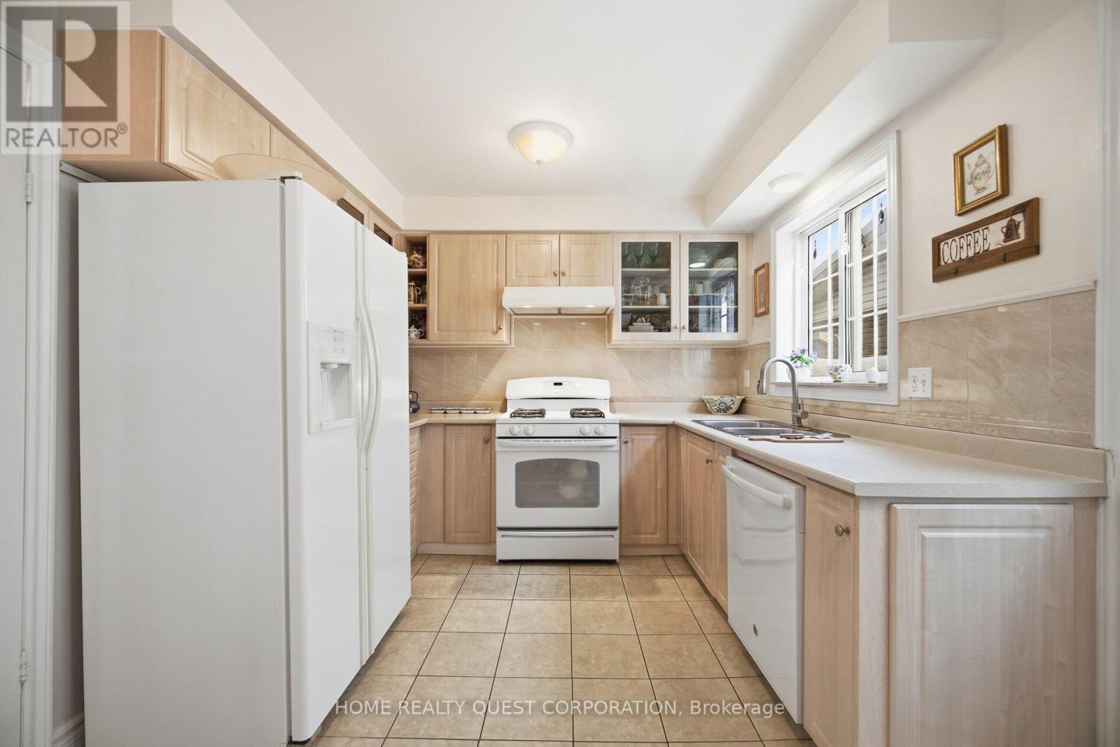 6330 Lorca Crescent, Mississauga (Meadowvale), Ontario  L5N 2J4 - Photo 11 - W12752554