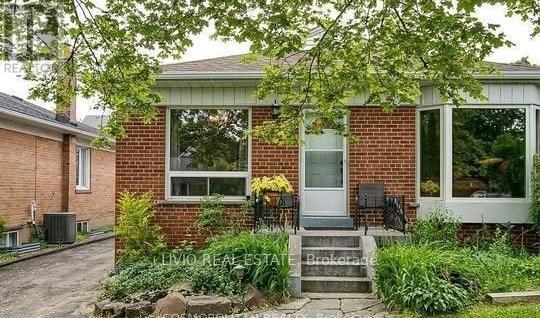 (MAIN) - 22 NORTHAMPTON DRIVE, Toronto, Ontario