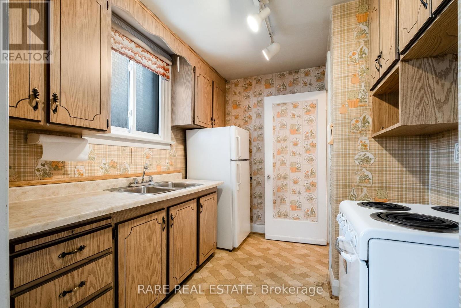 1141 Glengrove Avenue, Toronto (Yorkdale-Glen Park), Ontario  M6B 2K5 - Photo 18 - W12753452