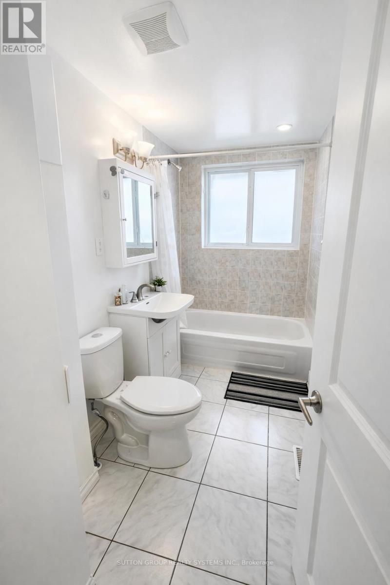 205 Elm Avenue, Milton, Ontario  L9T 2S7 - Photo 9 - W12754768