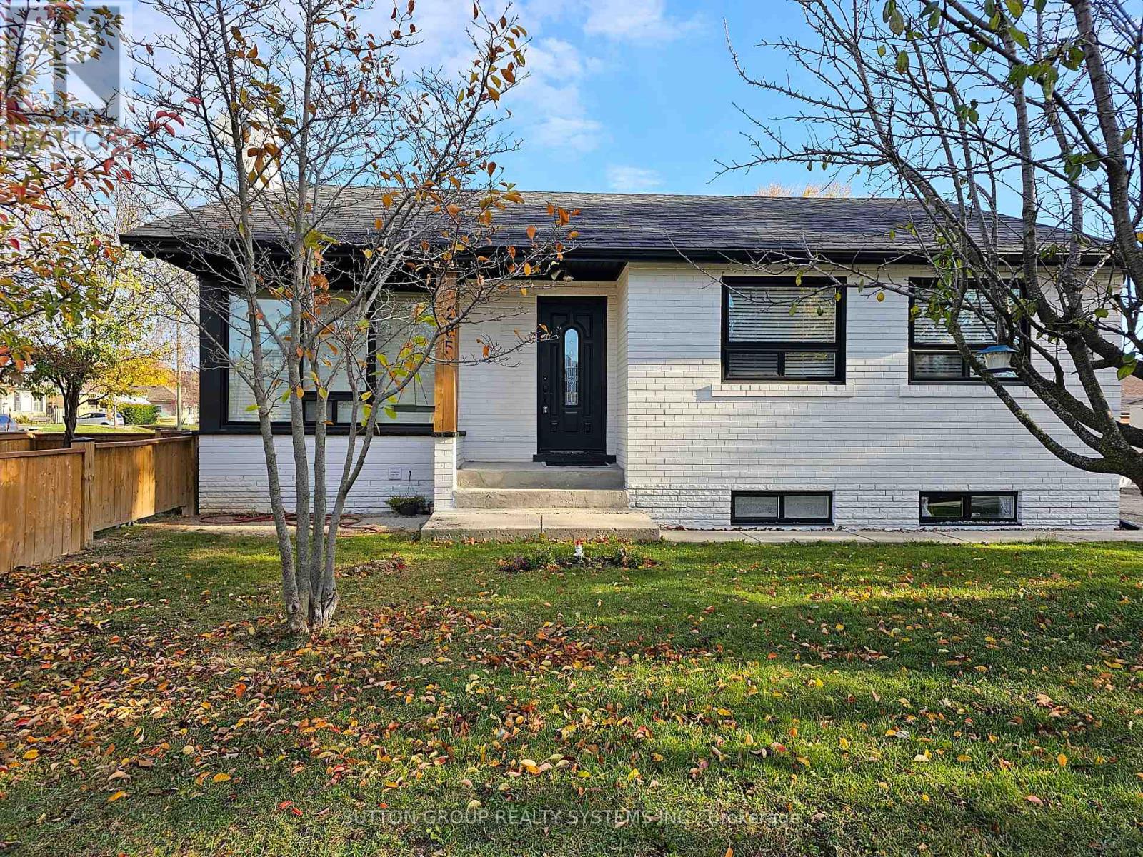 205 Elm Avenue, Milton, Ontario  L9T 2S7 - Photo 2 - W12754768