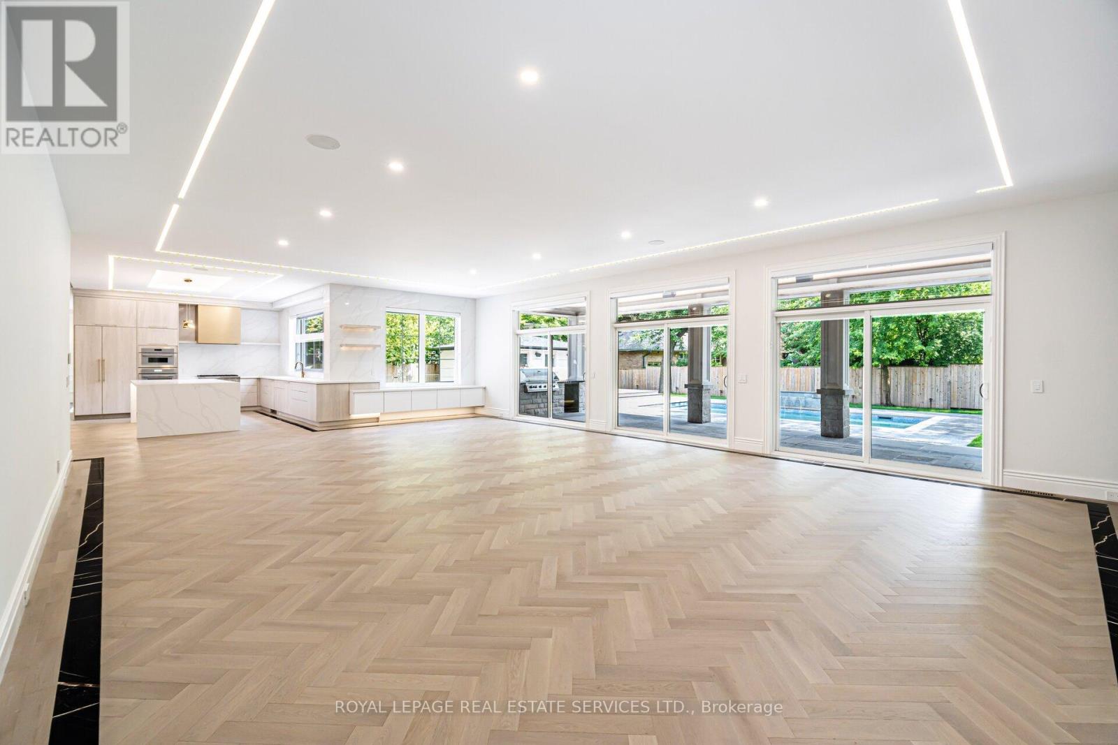 2014 Lakeshore Road W, Oakville (Br Bronte), Ontario  L6L 1G7 - Photo 11 - W12755092