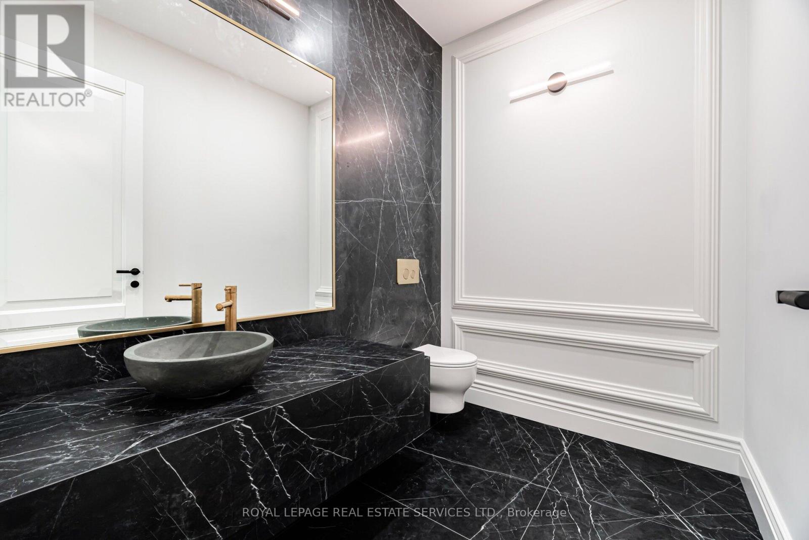 2014 Lakeshore Road W, Oakville (Br Bronte), Ontario  L6L 1G7 - Photo 15 - W12755092