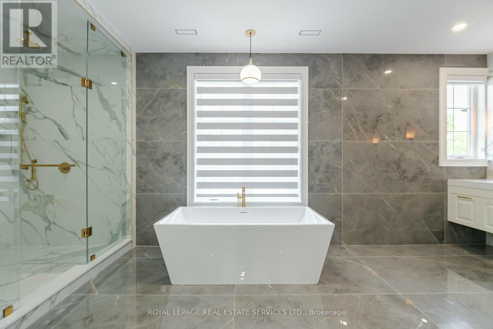 2014 Lakeshore Road W, Oakville (Br Bronte), Ontario  L6L 1G7 - Photo 22 - W12755092