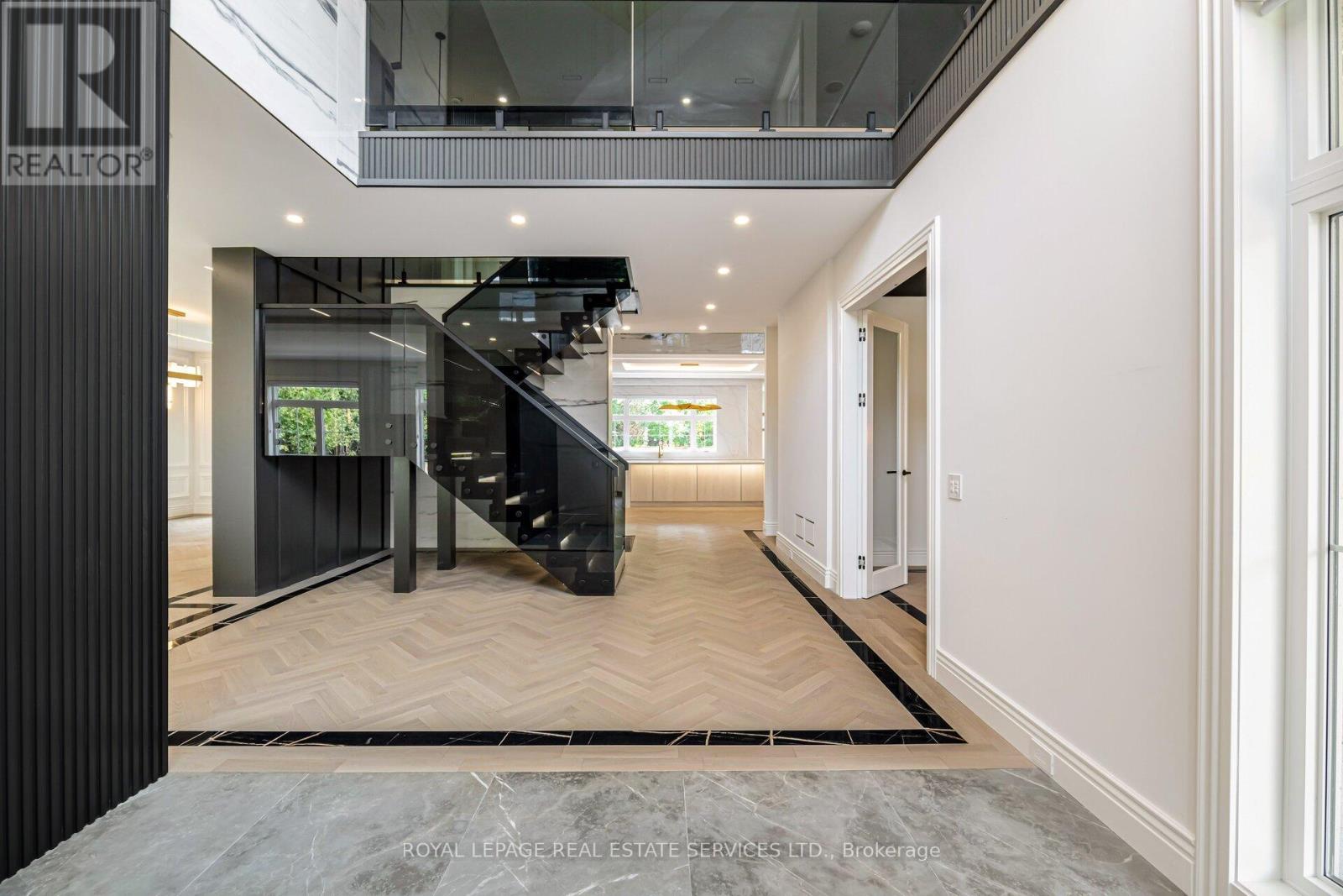 2014 Lakeshore Road W, Oakville (Br Bronte), Ontario  L6L 1G7 - Photo 3 - W12755092