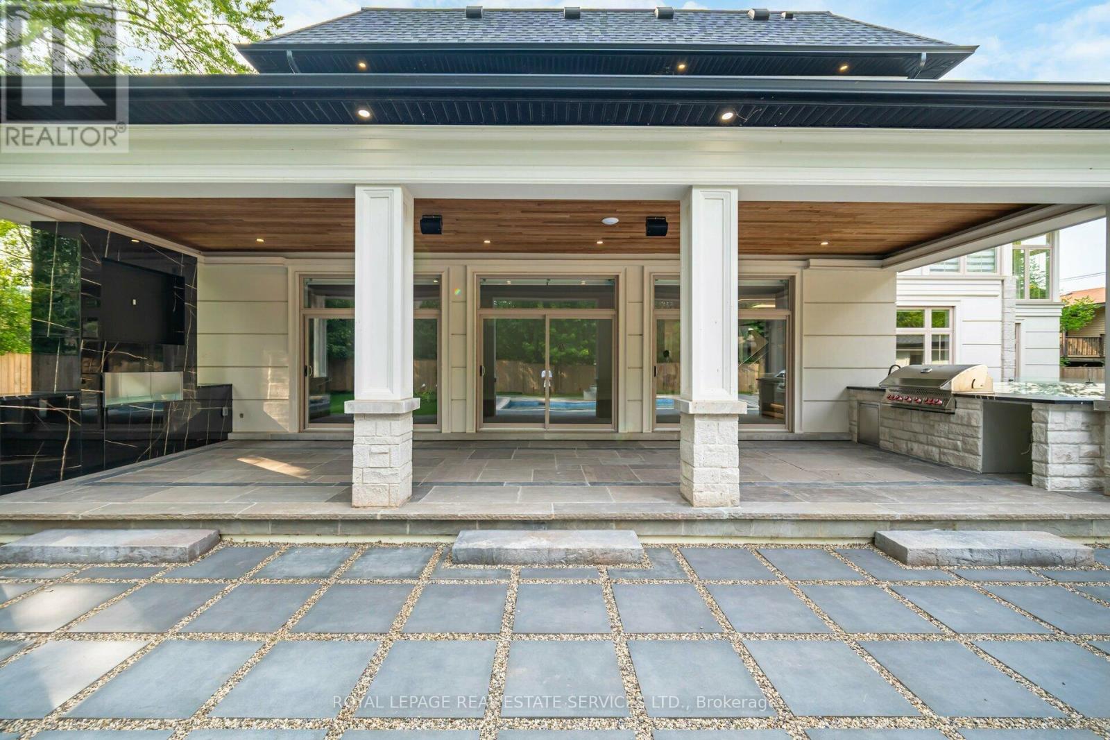 2014 Lakeshore Road W, Oakville (Br Bronte), Ontario  L6L 1G7 - Photo 43 - W12755092