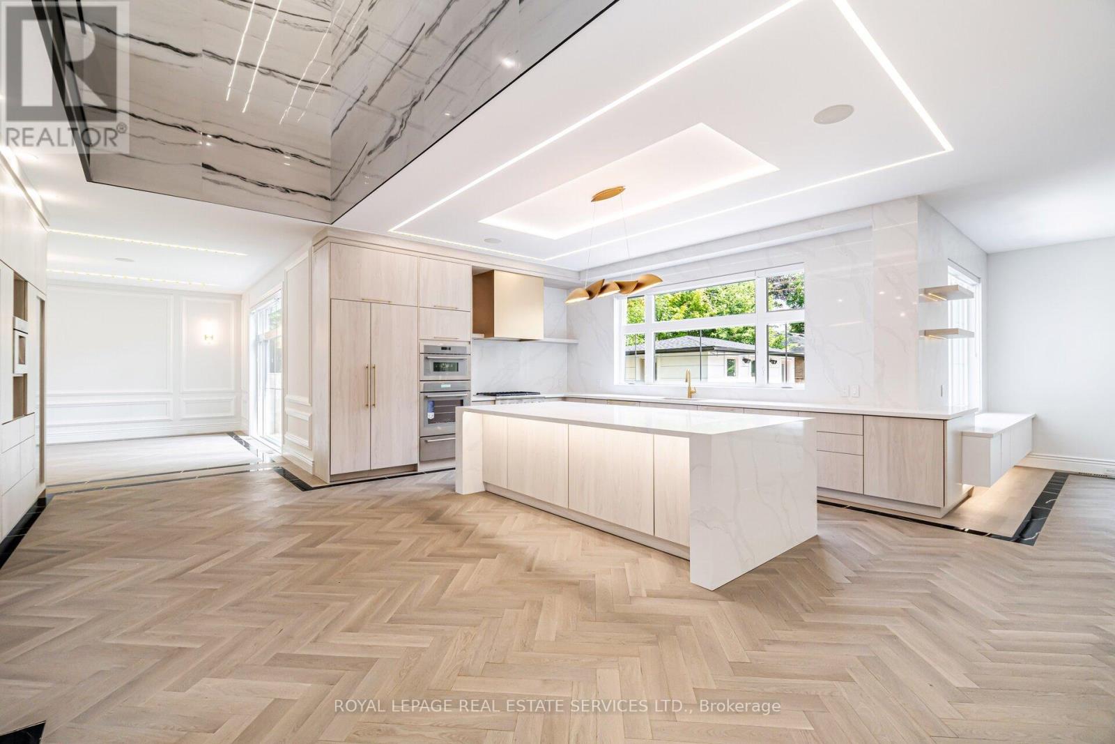 2014 Lakeshore Road W, Oakville (Br Bronte), Ontario  L6L 1G7 - Photo 7 - W12755092