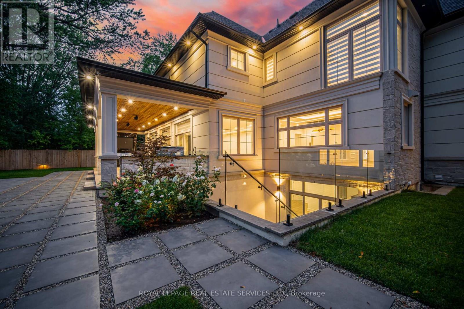 2014 Lakeshore Road W, Oakville (Br Bronte), Ontario  L6L 1G7 - Photo 49 - W12755092