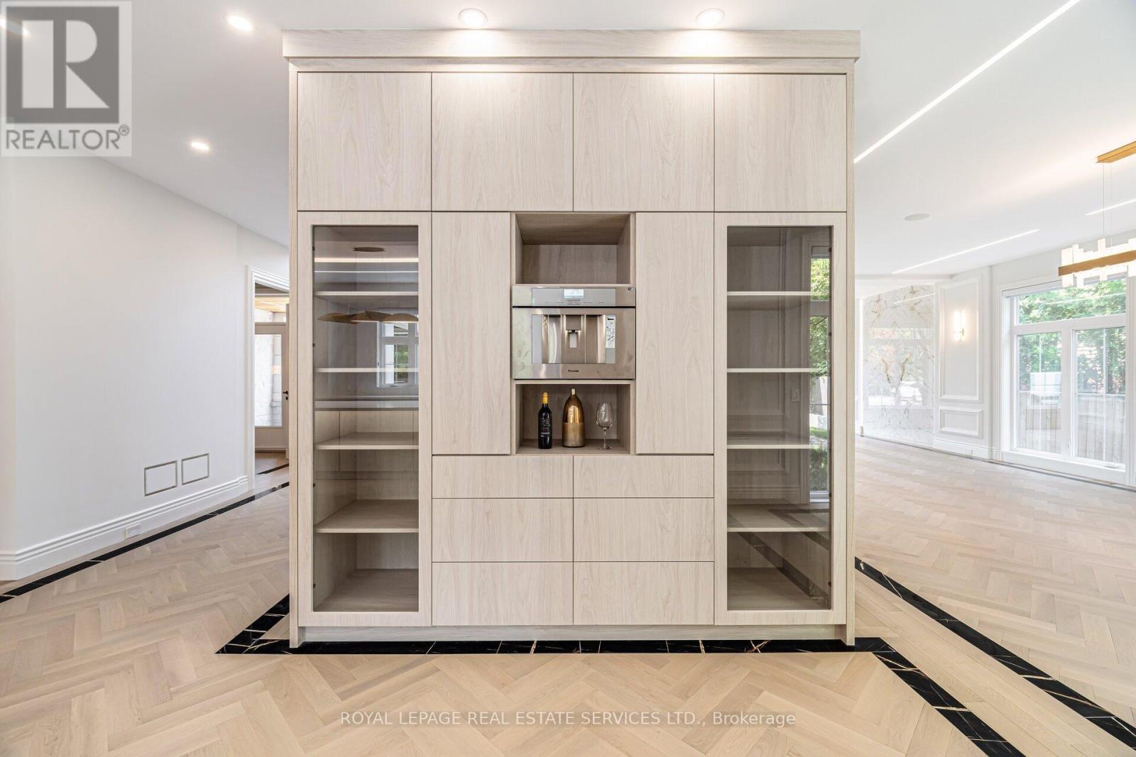 2014 Lakeshore Road W, Oakville (Br Bronte), Ontario  L6L 1G7 - Photo 9 - W12755092