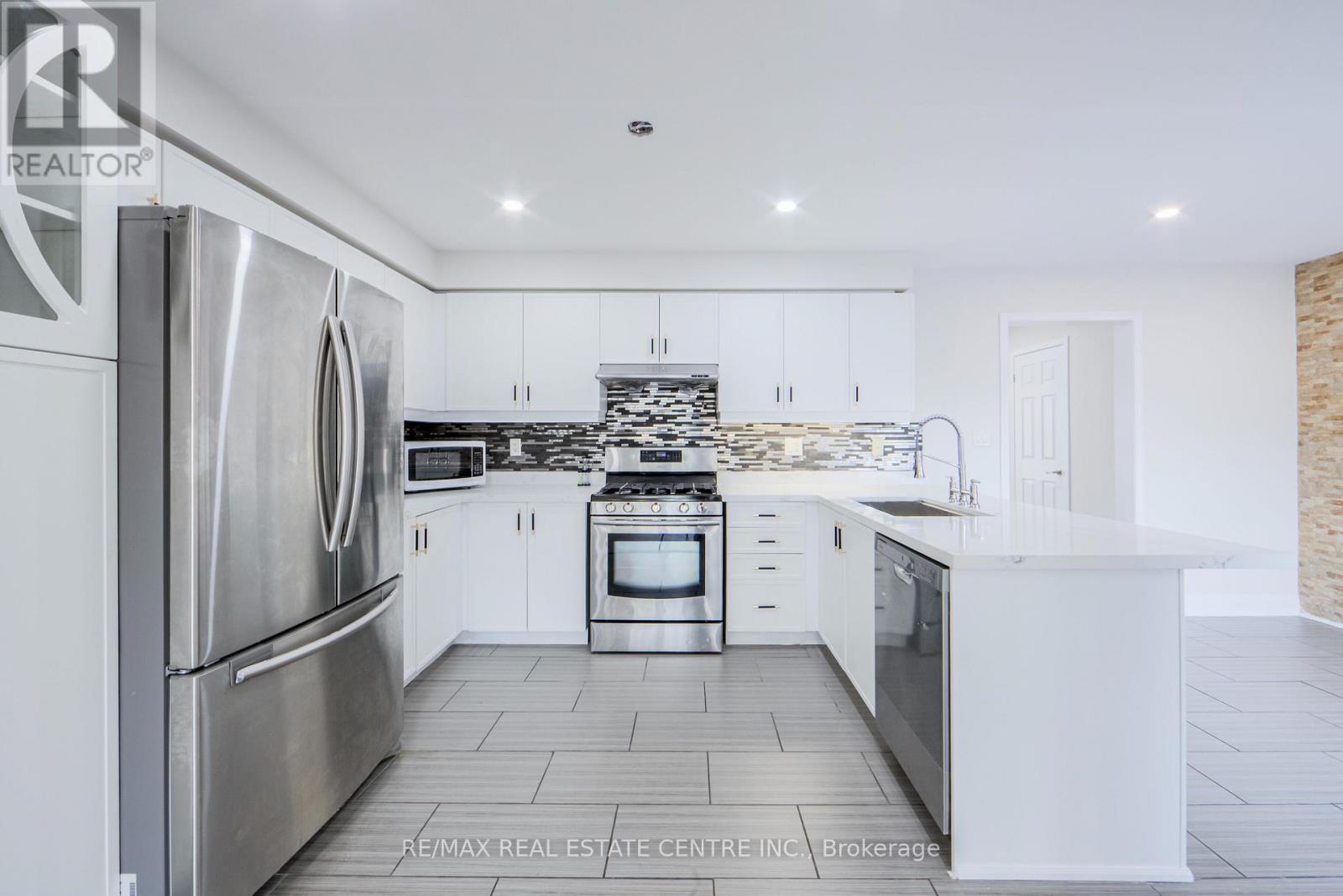 299 Dymott Avenue, Milton (Ha Harrison), Ontario  L9T 0Z5 - Photo 14 - W12755320