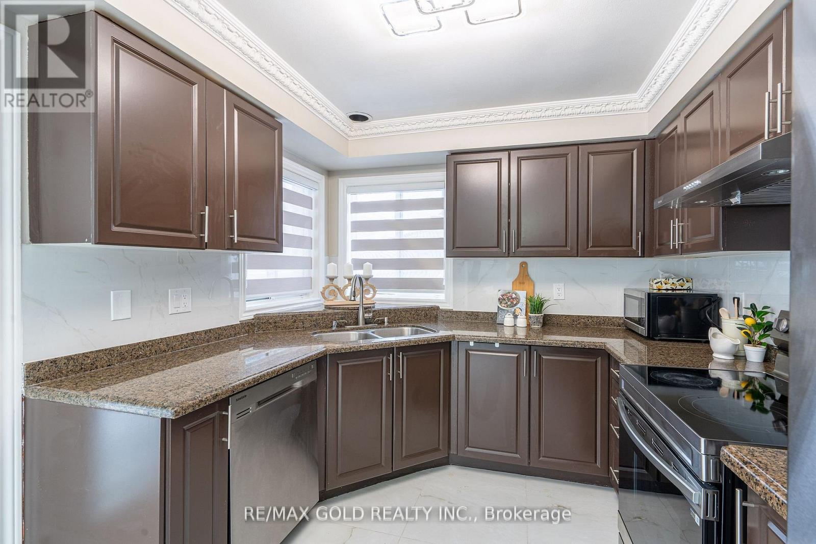 10 Leopard Gate, Brampton, Ontario  L6R 2E5 - Photo 12 - W12755756