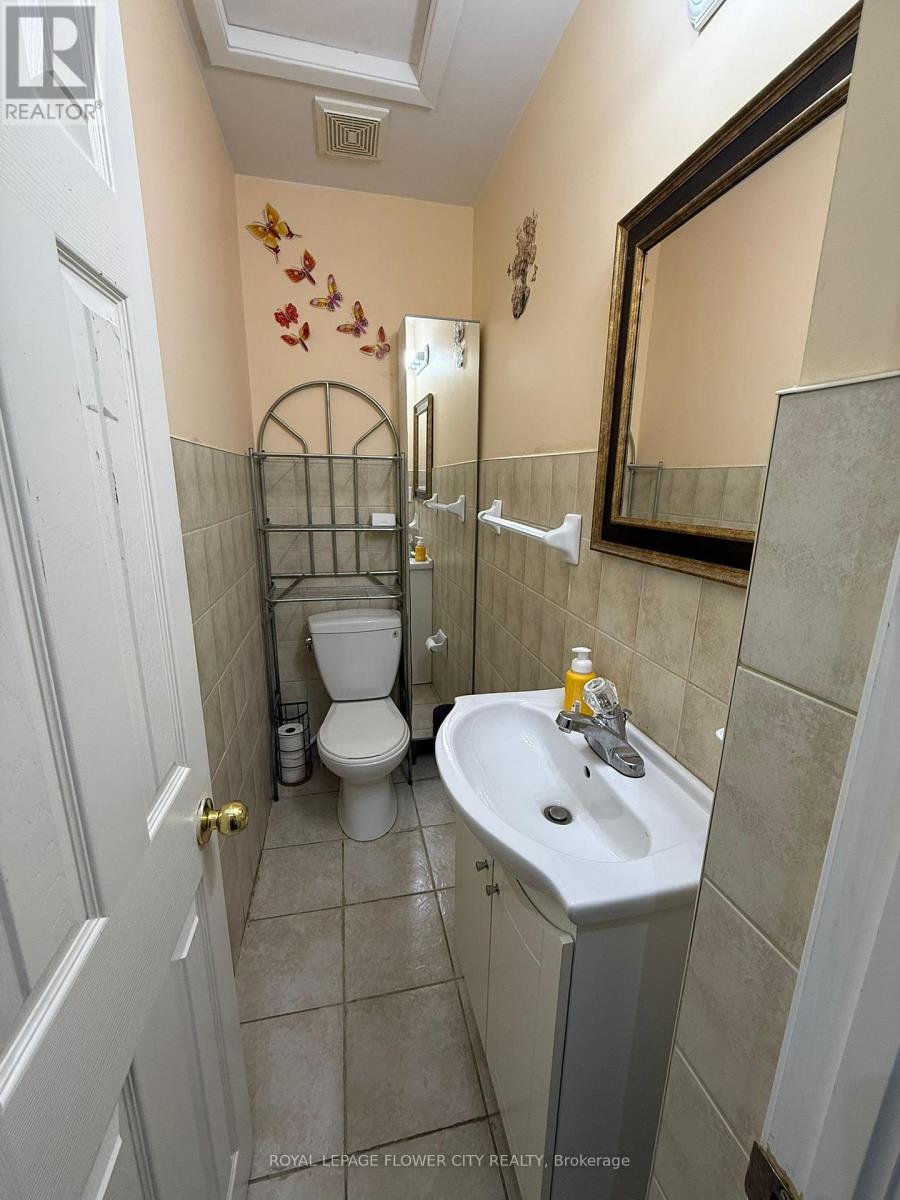 30 Duncanwood Dr Drive, Toronto, Ontario  M9L 2C4 - Photo 4 - W12755938