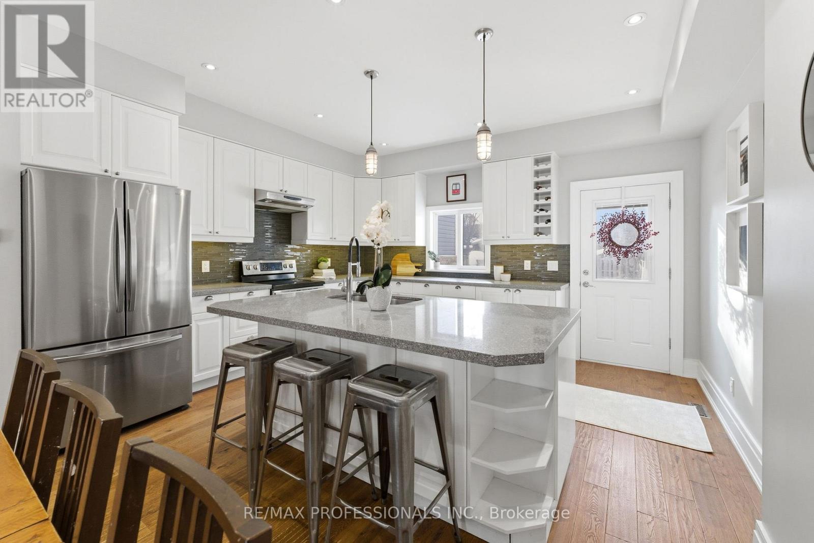 670 Beresford Avenue, Toronto, Ontario  M6S 3C5 - Photo 11 - W12756758