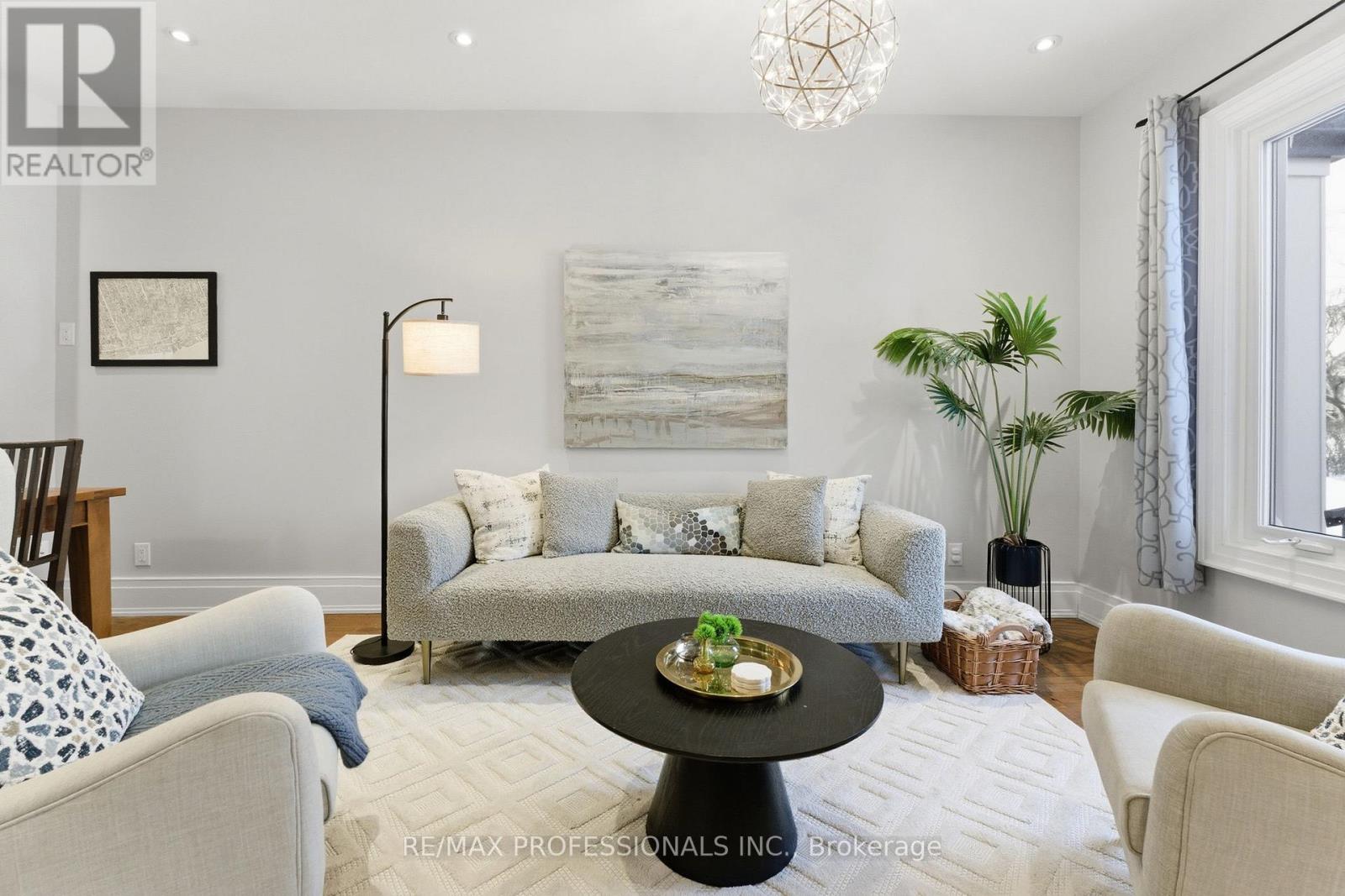 670 Beresford Avenue, Toronto, Ontario  M6S 3C5 - Photo 5 - W12756758