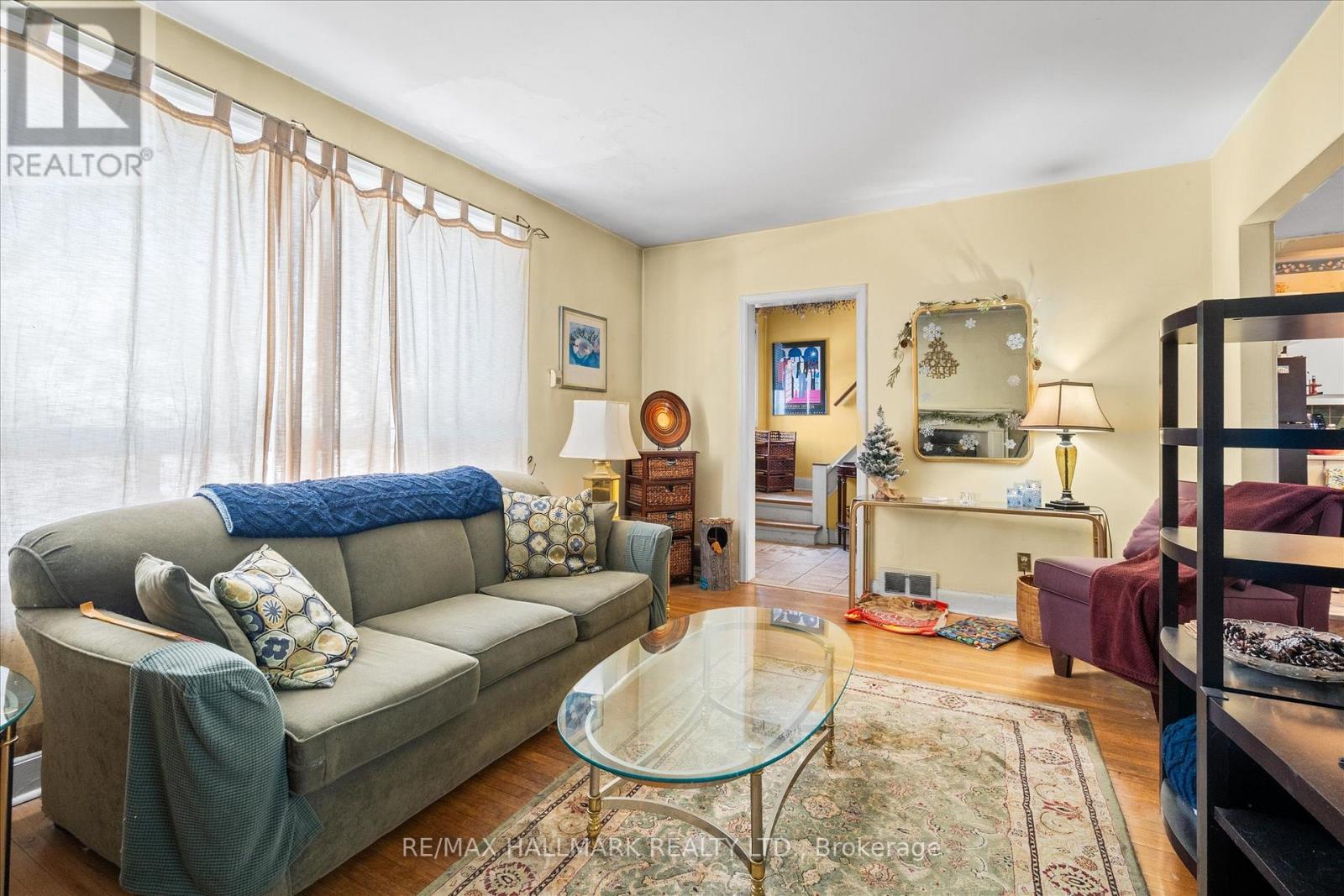 94 Ballacaine Drive, Toronto, Ontario  M8Y 4B8 - Photo 10 - W12759040