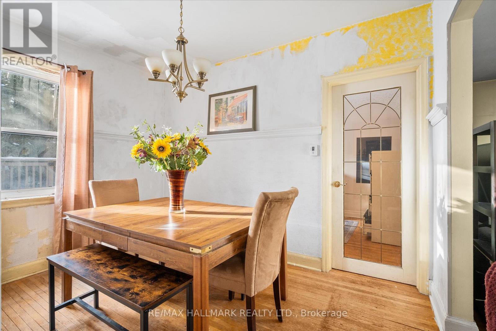 94 Ballacaine Drive, Toronto, Ontario  M8Y 4B8 - Photo 12 - W12759040