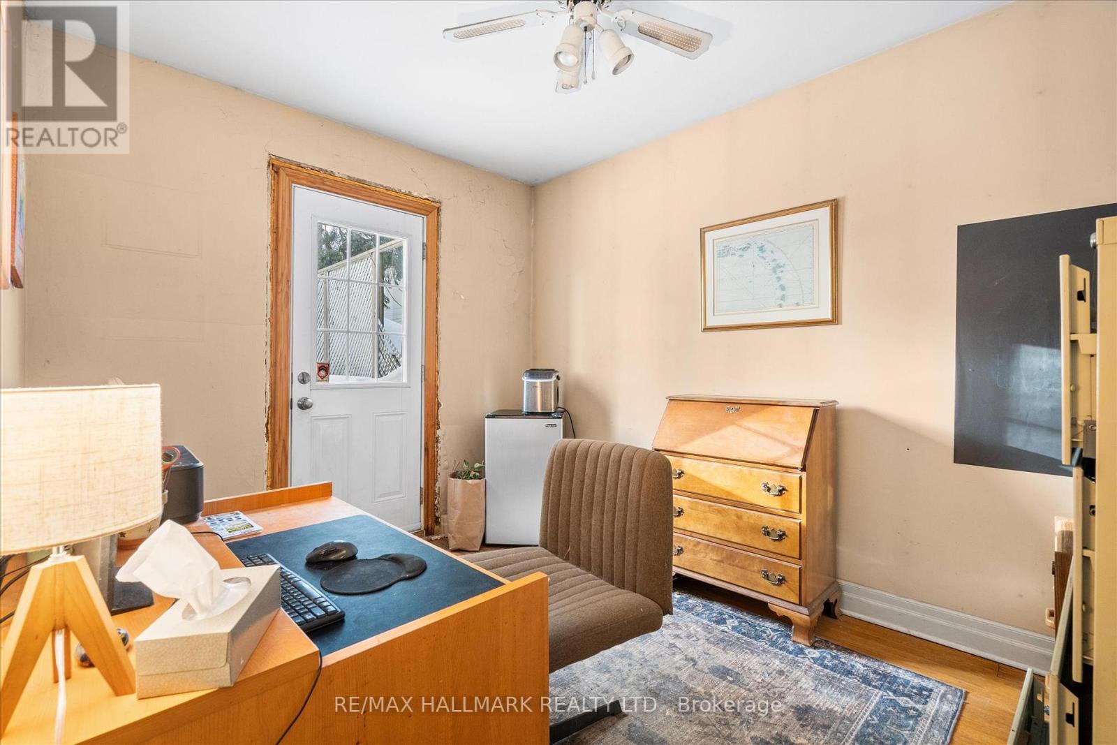 94 Ballacaine Drive, Toronto, Ontario  M8Y 4B8 - Photo 13 - W12759040