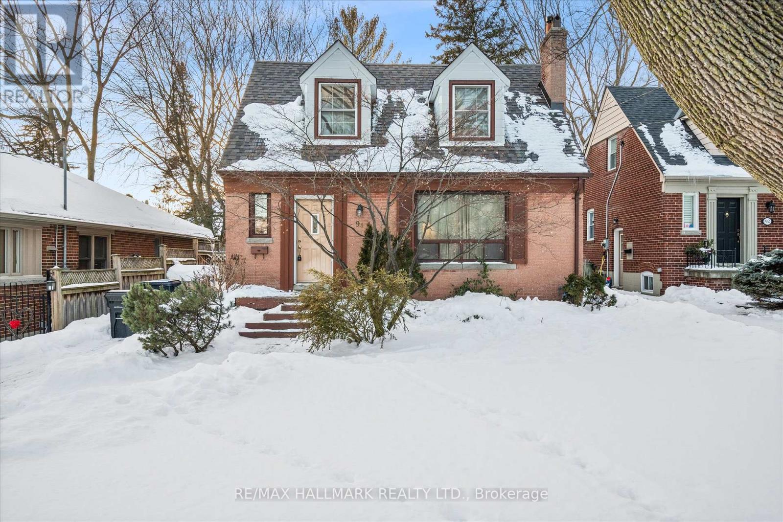 94 Ballacaine Drive, Toronto, Ontario  M8Y 4B8 - Photo 2 - W12759040