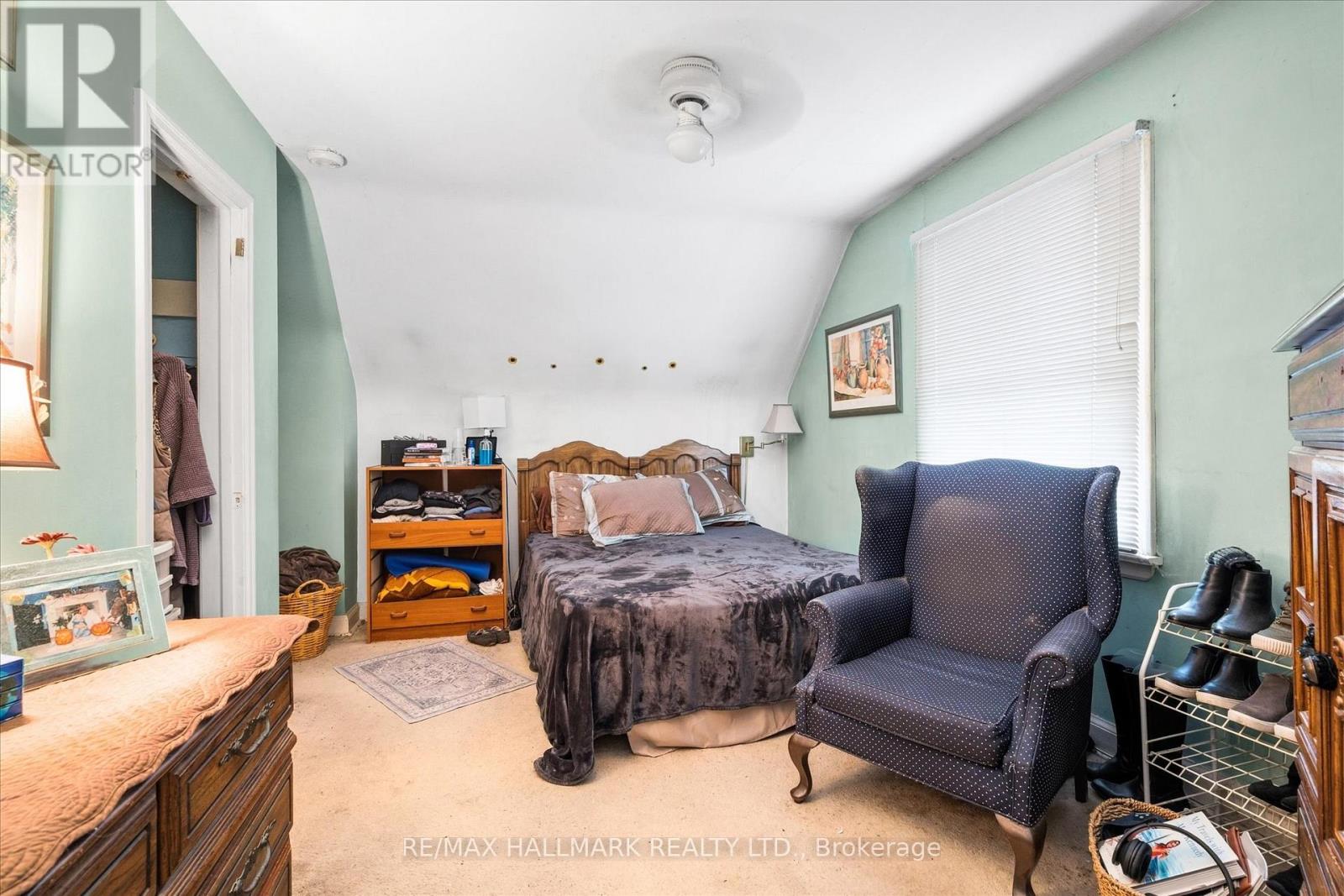 94 Ballacaine Drive, Toronto, Ontario  M8Y 4B8 - Photo 23 - W12759040