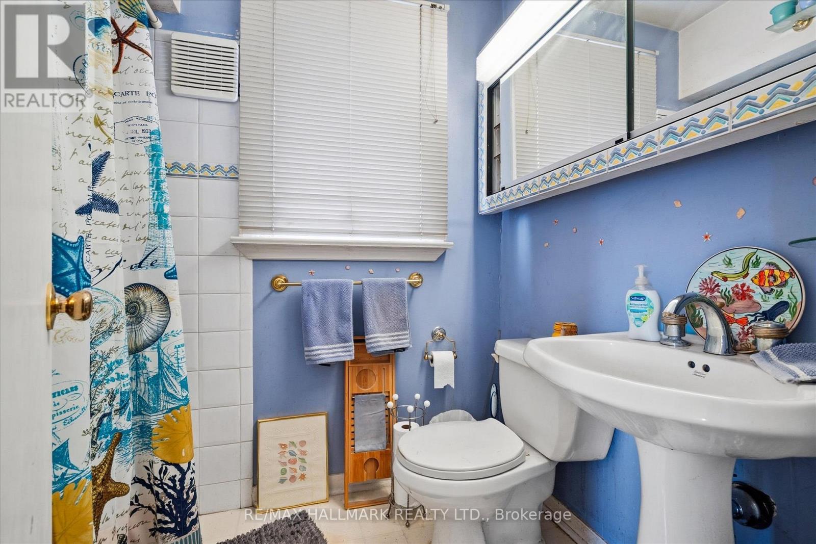 94 Ballacaine Drive, Toronto, Ontario  M8Y 4B8 - Photo 24 - W12759040