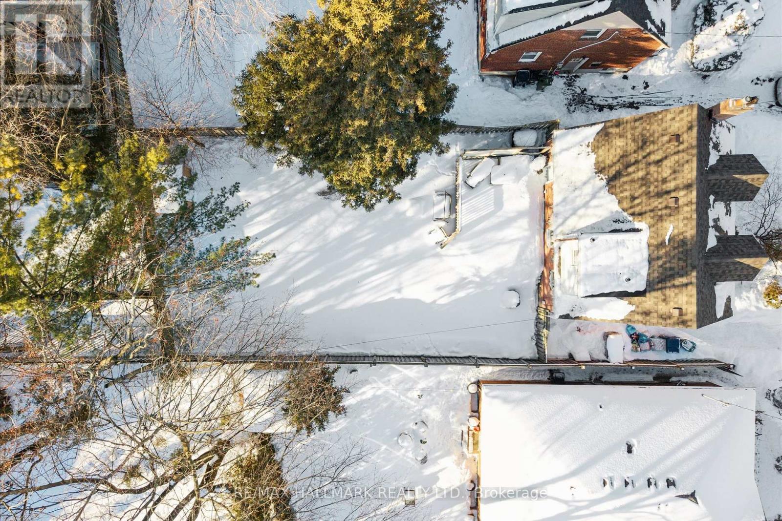 94 Ballacaine Drive, Toronto, Ontario  M8Y 4B8 - Photo 31 - W12759040