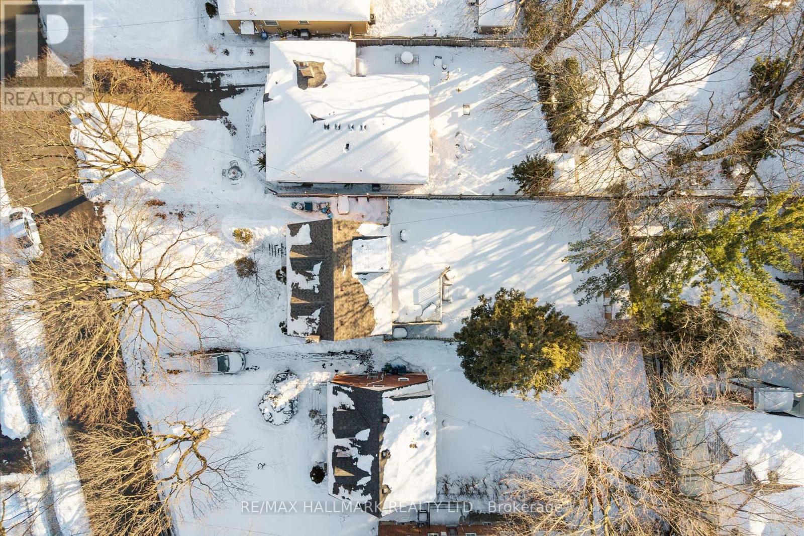 94 Ballacaine Drive, Toronto, Ontario  M8Y 4B8 - Photo 32 - W12759040