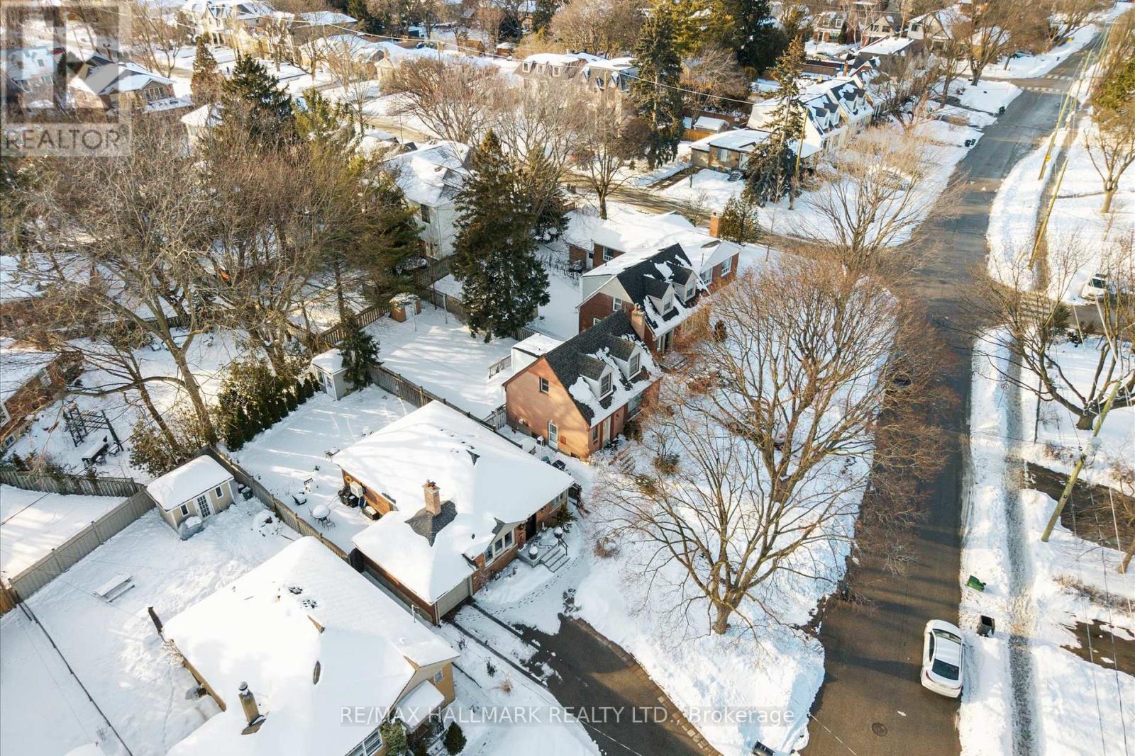 94 Ballacaine Drive, Toronto, Ontario  M8Y 4B8 - Photo 33 - W12759040