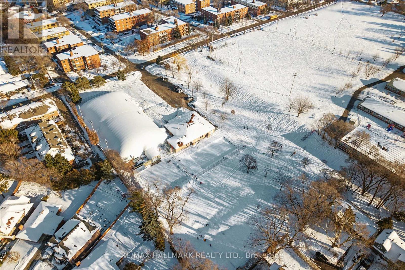 94 Ballacaine Drive, Toronto, Ontario  M8Y 4B8 - Photo 37 - W12759040