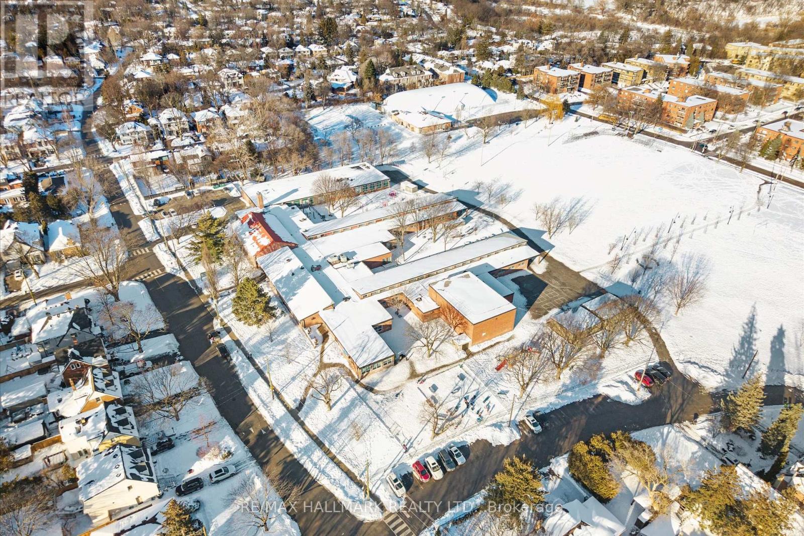 94 Ballacaine Drive, Toronto, Ontario  M8Y 4B8 - Photo 38 - W12759040