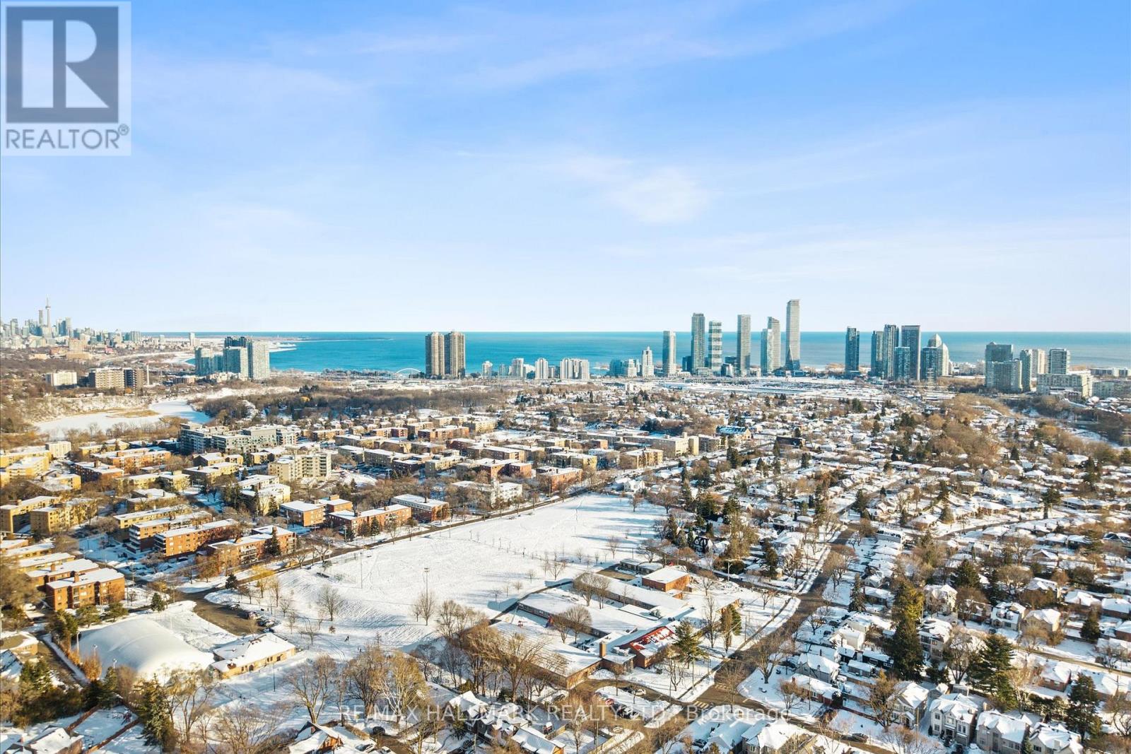 94 Ballacaine Drive, Toronto, Ontario  M8Y 4B8 - Photo 39 - W12759040