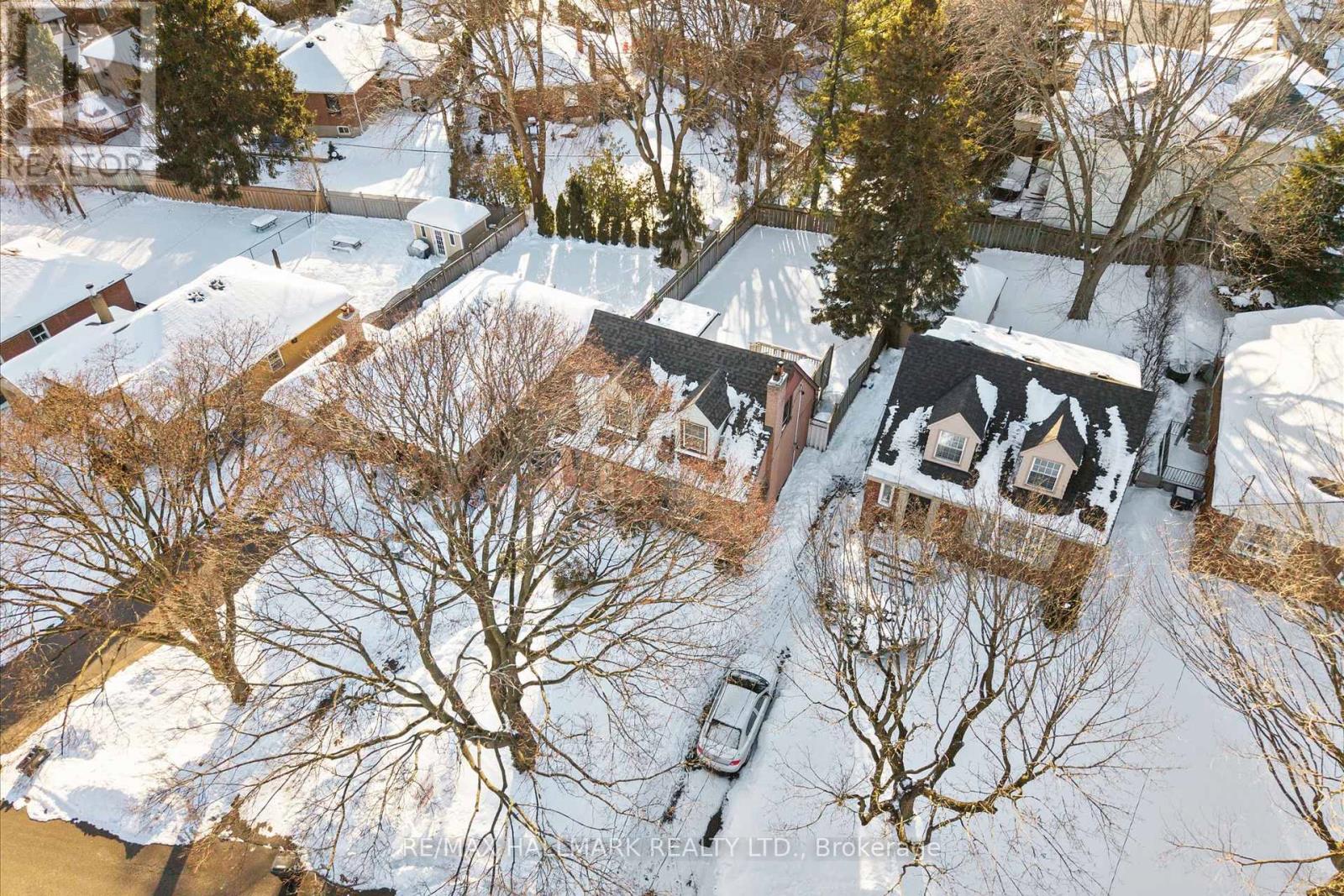 94 Ballacaine Drive, Toronto, Ontario  M8Y 4B8 - Photo 4 - W12759040