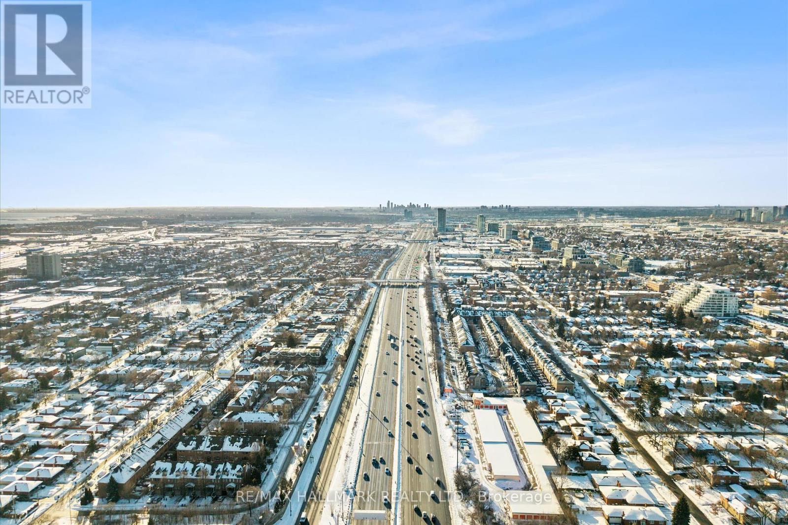 94 Ballacaine Drive, Toronto, Ontario  M8Y 4B8 - Photo 41 - W12759040